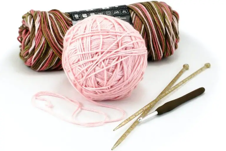 What is the Difference between Knitting and Crochet?