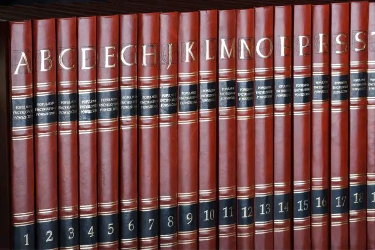 Differences Between Encyclopedia and Dictionary