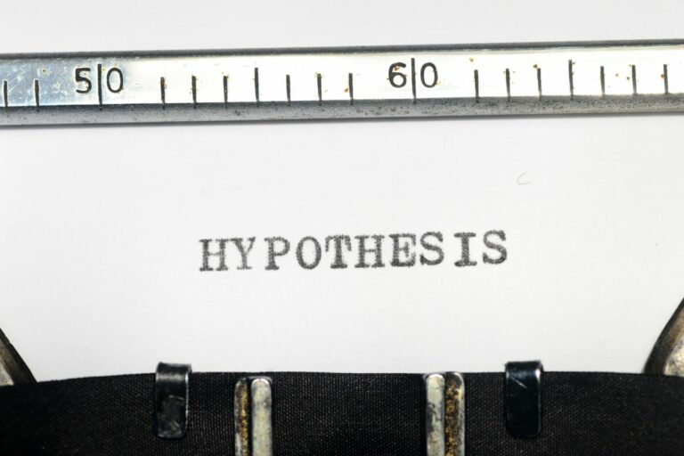 The Real Differences Between Thesis and Hypothesis (With table)